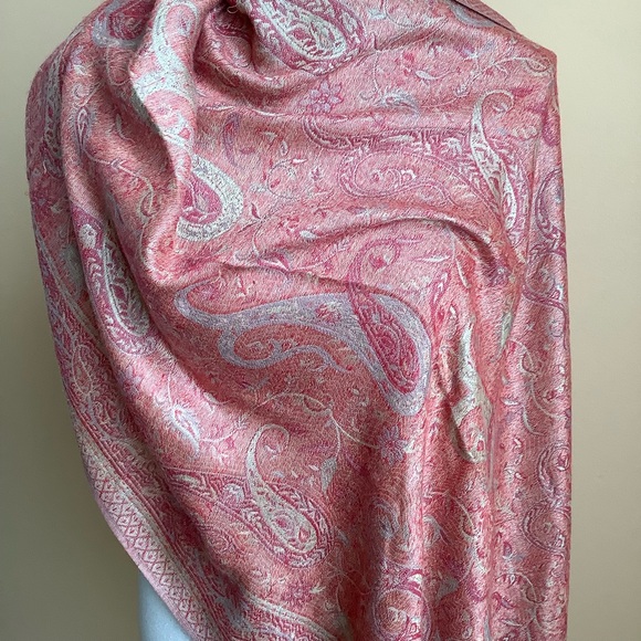 PASHMINA Taupe/Red Paisley Shawl with Fringe - Picture 4 of 11